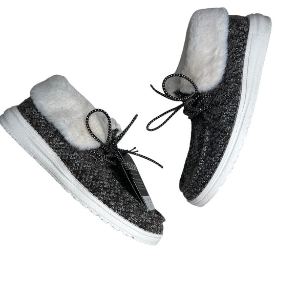 NWT Hey Dude “Britt” Shoes. Size 5 - Picture 3 of 11